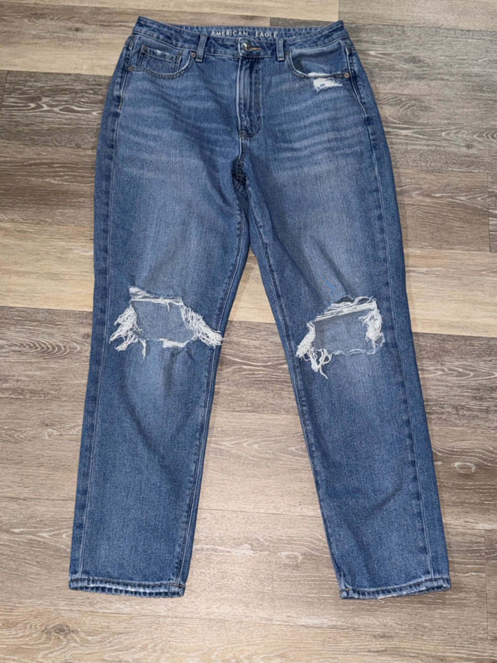 American Eagle Mom Jeans Size 8